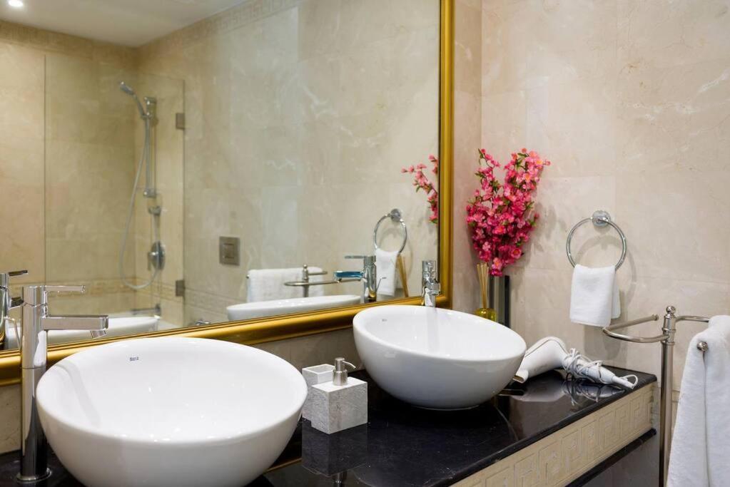 Versace Tower Luxury Suites - Downtown Beyrouth Extérieur photo